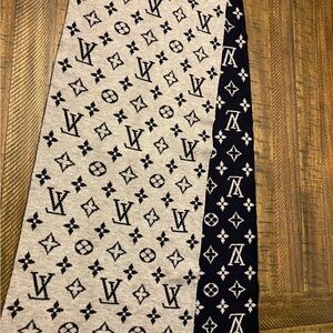 Louis Vuitton Black and Cream Monogram Stole/Scarf